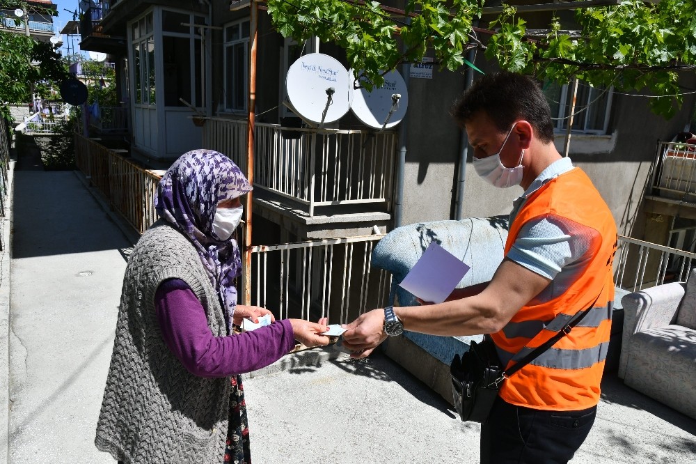 Isparta’da 65 yaş ve üstü vatandaşların emlak vergisi tahsilatları evde yapılıyor 