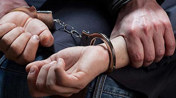 Isparta’da aranan 10 kişi enselendi
