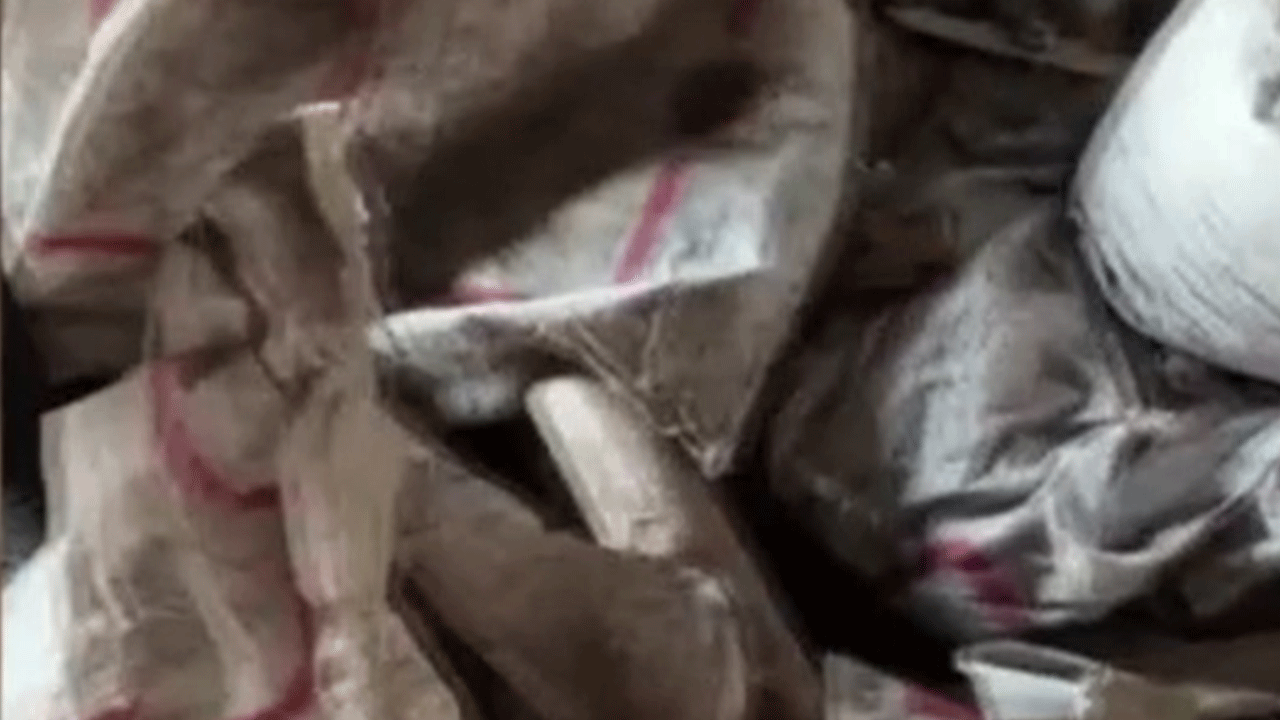 Isparta'da evden bir kamyon çöp çıkarıldı!