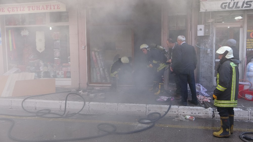 Isparta’da çeyiz eşyası satılan iş yerinde korkutan yangın 