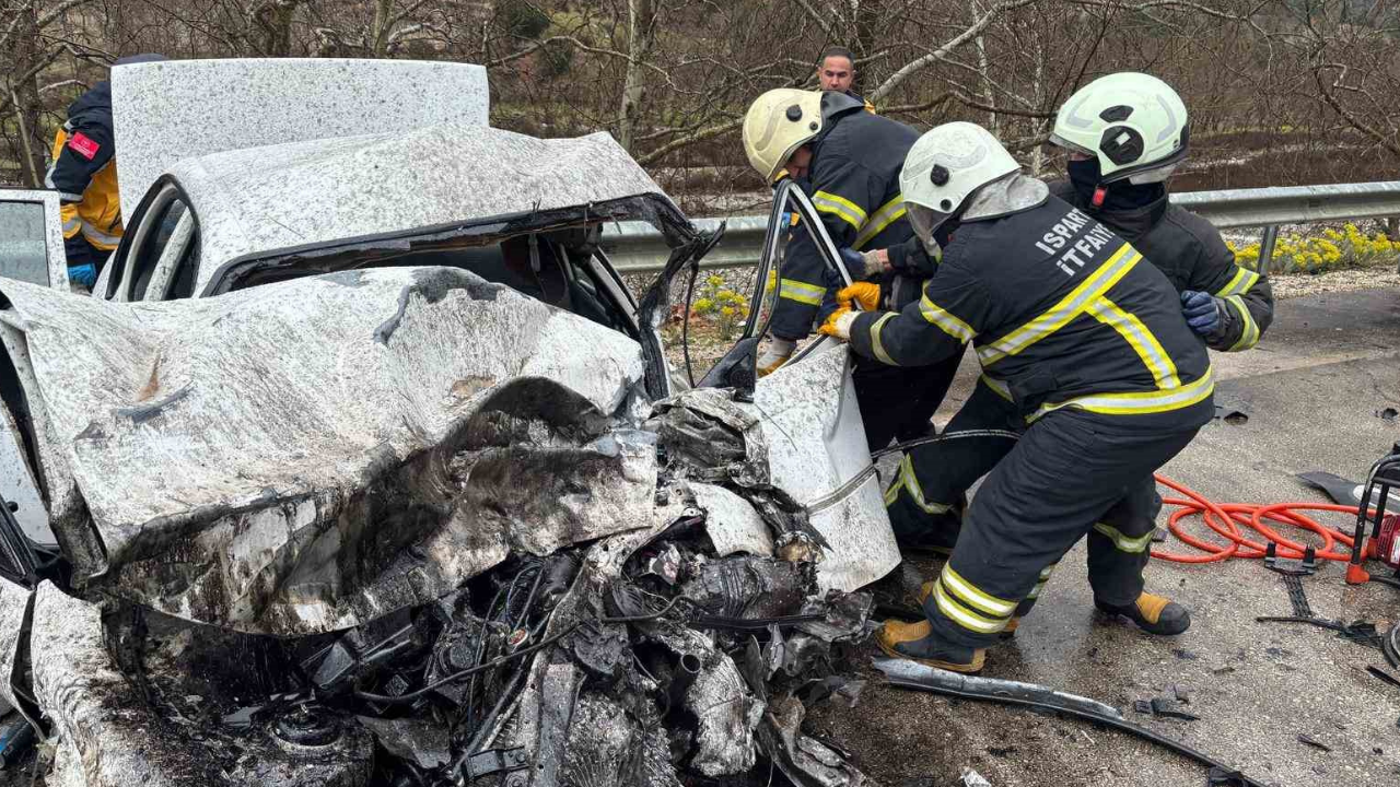 Isparta’da feci kaza nişanlı çifti hayattan kopardı