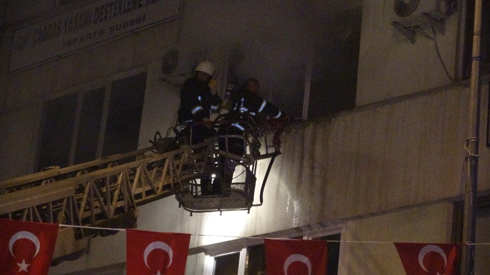 Isparta’da gece saatlerinde korkutan yangın 