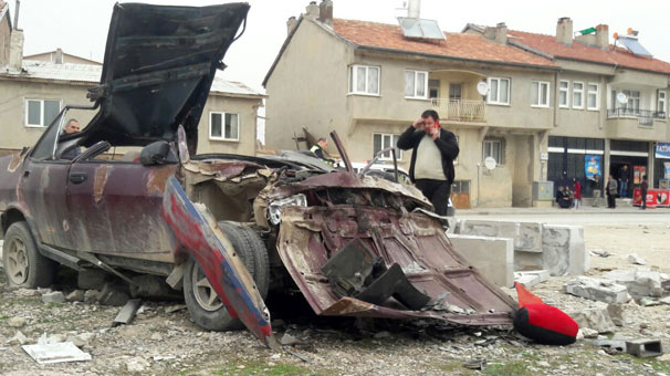 Isparta'da gören inanamadı! Bu arabadan sağ çıktı…