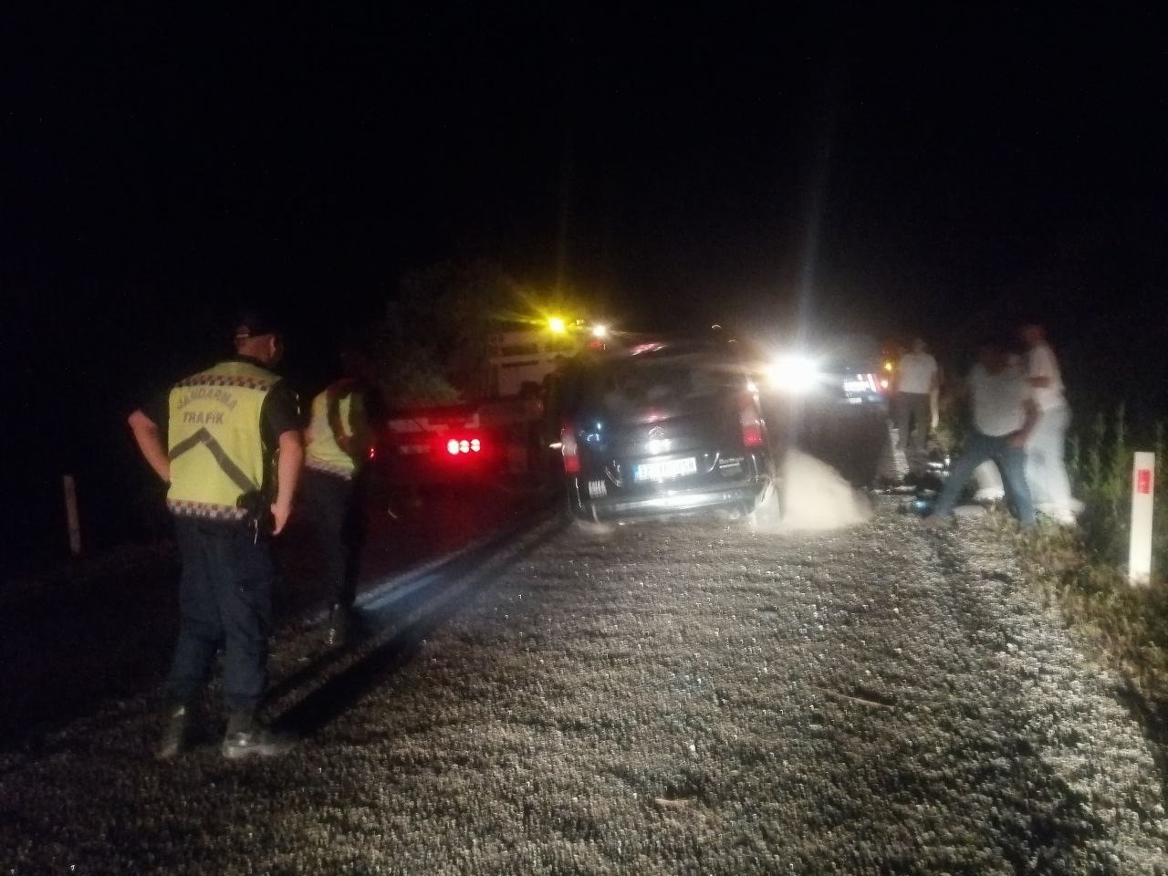 Isparta’da hafif ticari araç ile minibüs çarpıştı: 2’si çocuk 4 yaralı