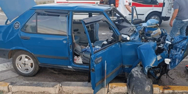 Isparta'da iki otomobil çarpıştı! Çok sayıda yaralı