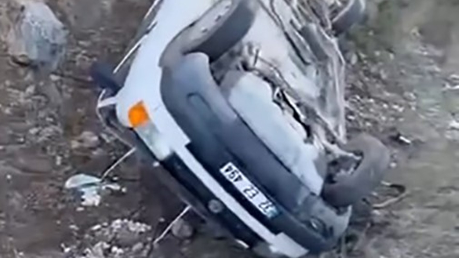 Isparta’da kontrolden çıkan otomobil takla attı: 2 yaralı