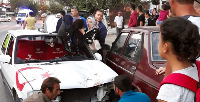 Isparta'da motosikletten uçup, aracın tavanına düştü