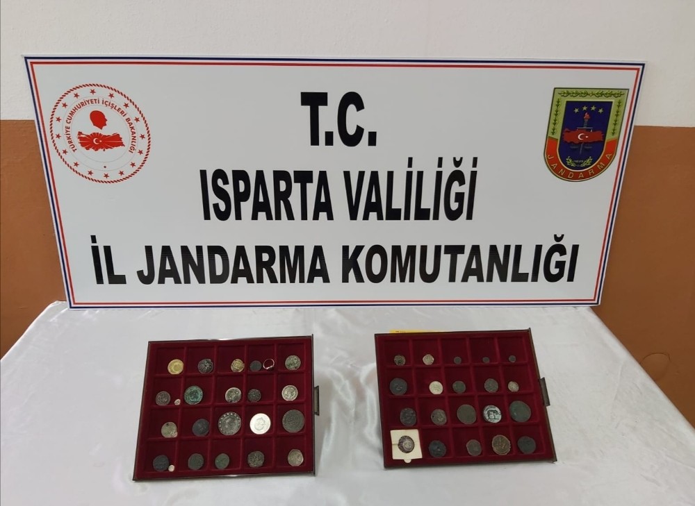 Isparta’da Osmanlı ve Bizans Dönemine ait 44 parça tarihi eser ele geçirildi: 2 gözaltı 