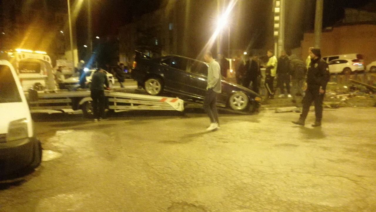 Isparta'da polisten kaçan sürücü refüje çarptı