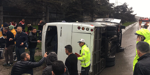 Servis midibüsü devrildi: 17 yaralı