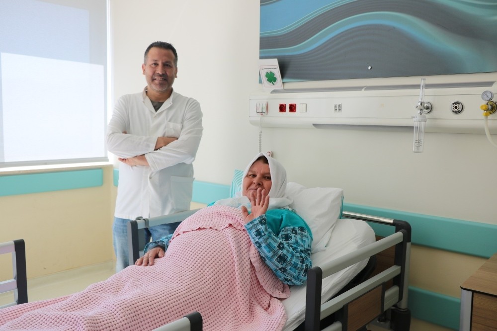 Isparta’da sırt üstü kapalı böbrek taşı ameliyatı 