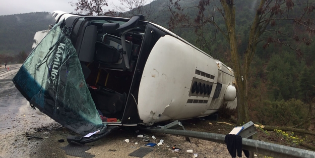 Isparta'da yolcu otobüsü devrildi: Çok sayıda yaralı var