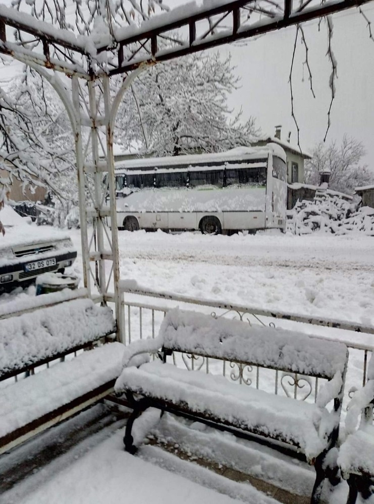 Isparta’daki 8 ilçede eğitime kar engeli 