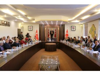 Isparta’daki Muhtarlar Toplantısında eğitim vurgusu