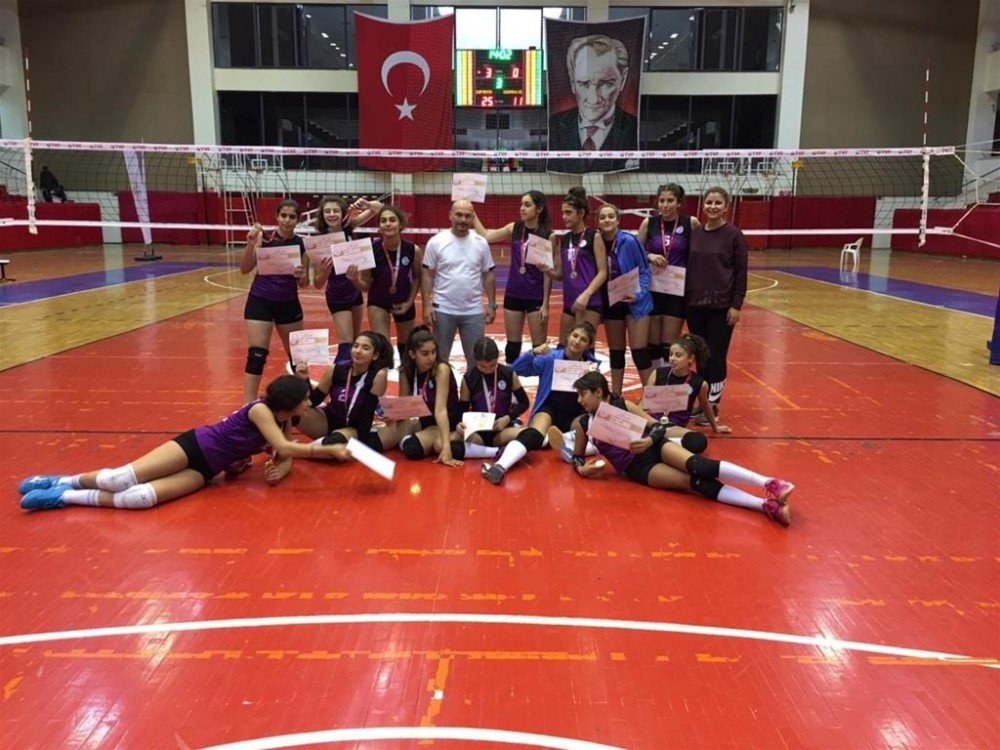 Isparta’daki Voleybol Ana Lig Grup Müsabakalarında çeyrek final vizesini alan iller belli oldu 
