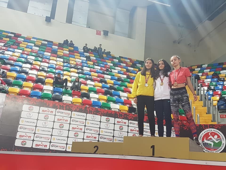 Ispartalı atletizmcilerden Türkiye dereceleri 