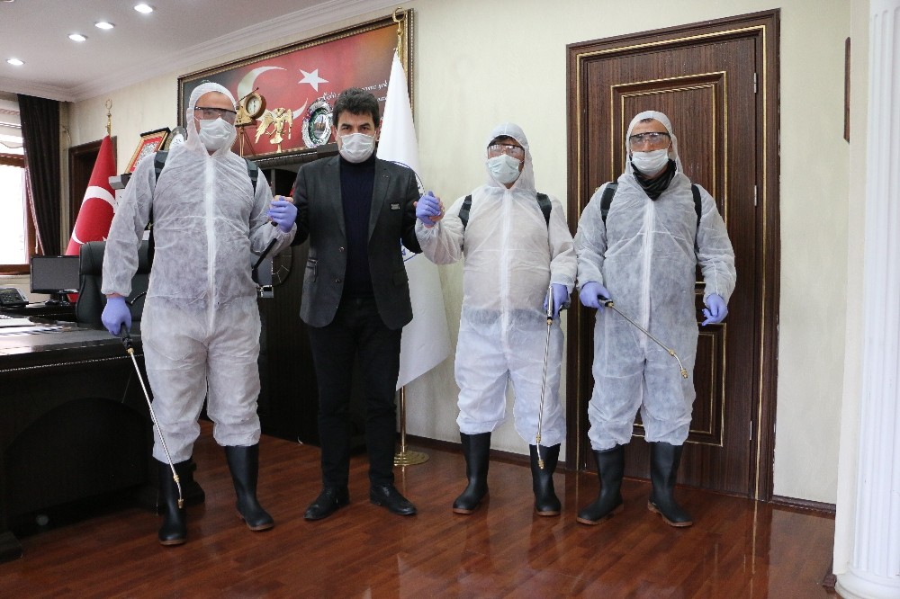 İspir Belediyesi hijyen çalışmalarıyla korona virüse set çekiyor 