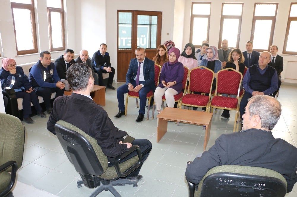 İspir Belediyesi’nden Koronavirüse karşı bilgilendirme toplantısı 
