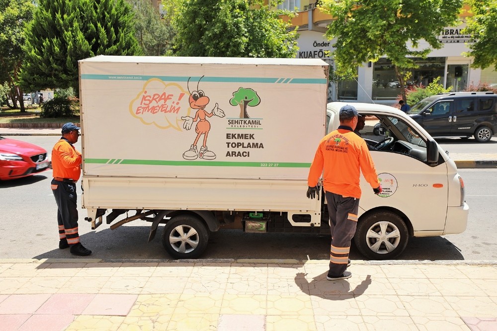 İsraf engelleniyor, hayvanlarının karnı doyuyor 