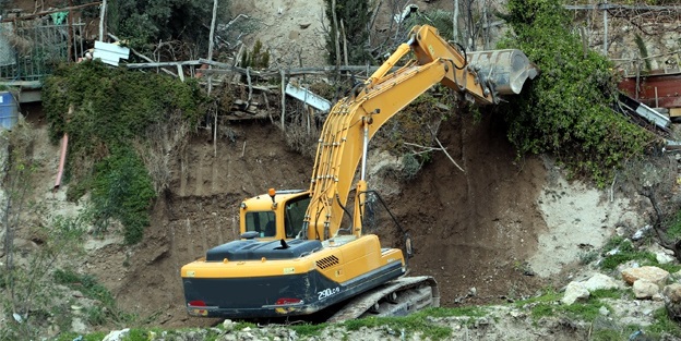 İsrail 2 Filistinlinin daha evini yıktı