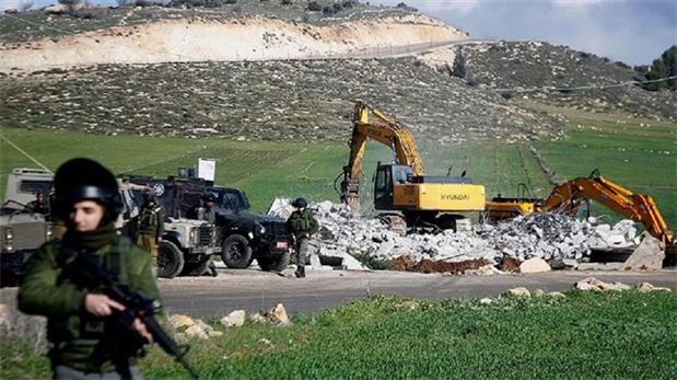 İsrail 3 Filistinlinin evini yıktı