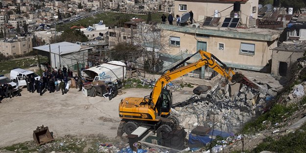 İsrail, Filistinliler'in evlerini yıkıyor