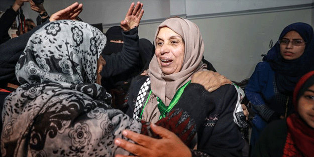 İsrail 60 yaşındaki Gazzeli kadını 2 yıl sonra serbest bıraktı