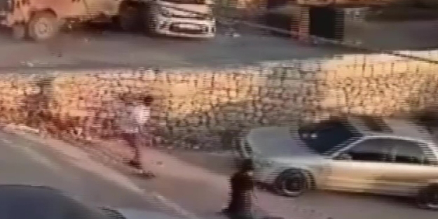 İsrail askeri aracı Filistinli sürücünün aracına çarptı: 1 kadın yaralı