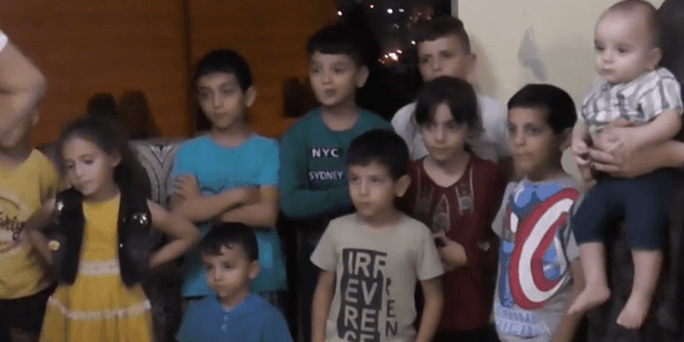 İsrail askerlerinden Filistinli çocuklara gece baskını! Yataktan kaldırıp sıraya dizdiler!