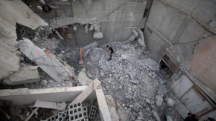 İsrail Batı Şeria'da Filistinlilere ait bir evi yıktı