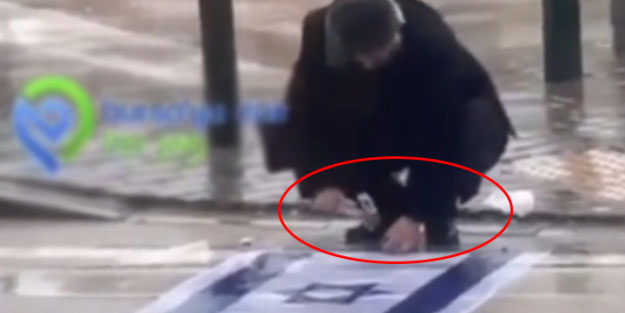 İsrail bayrağını asfalta çiviledi! Geçen bassın hizmeti
