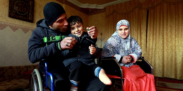 İsrail bir aileyi sakat bıraktı!