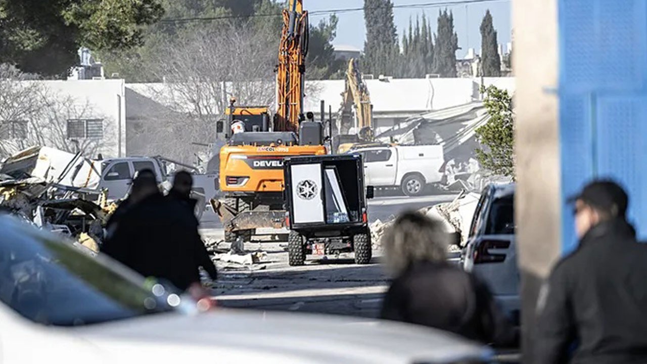 İsrail BM merkezini buldozerle yerle bir etti!