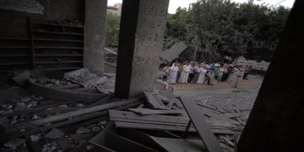 İsrail camileri de bombaladı / Foto Haber