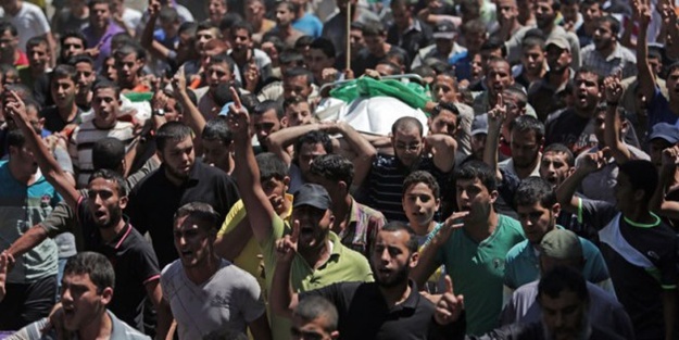 İsrail cenaze törenine saldırdı