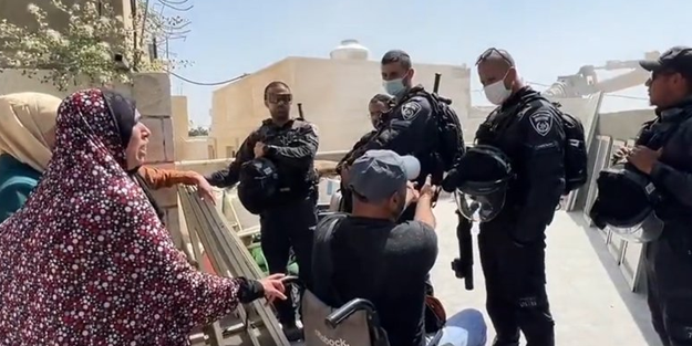 İsrail, engelli bir Filistinlinin evini böyle yıktı!