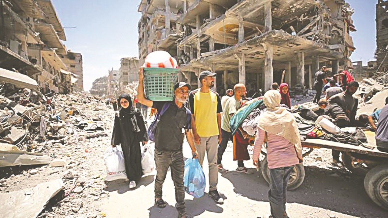 İsrail evleri yakarak Filistinlileri sürüyor