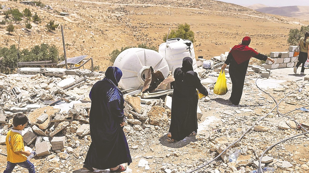 İsrail evlerini yıkıp mağaraya sürüyor! Filistin’in 12 köyüne el koyuyorlar