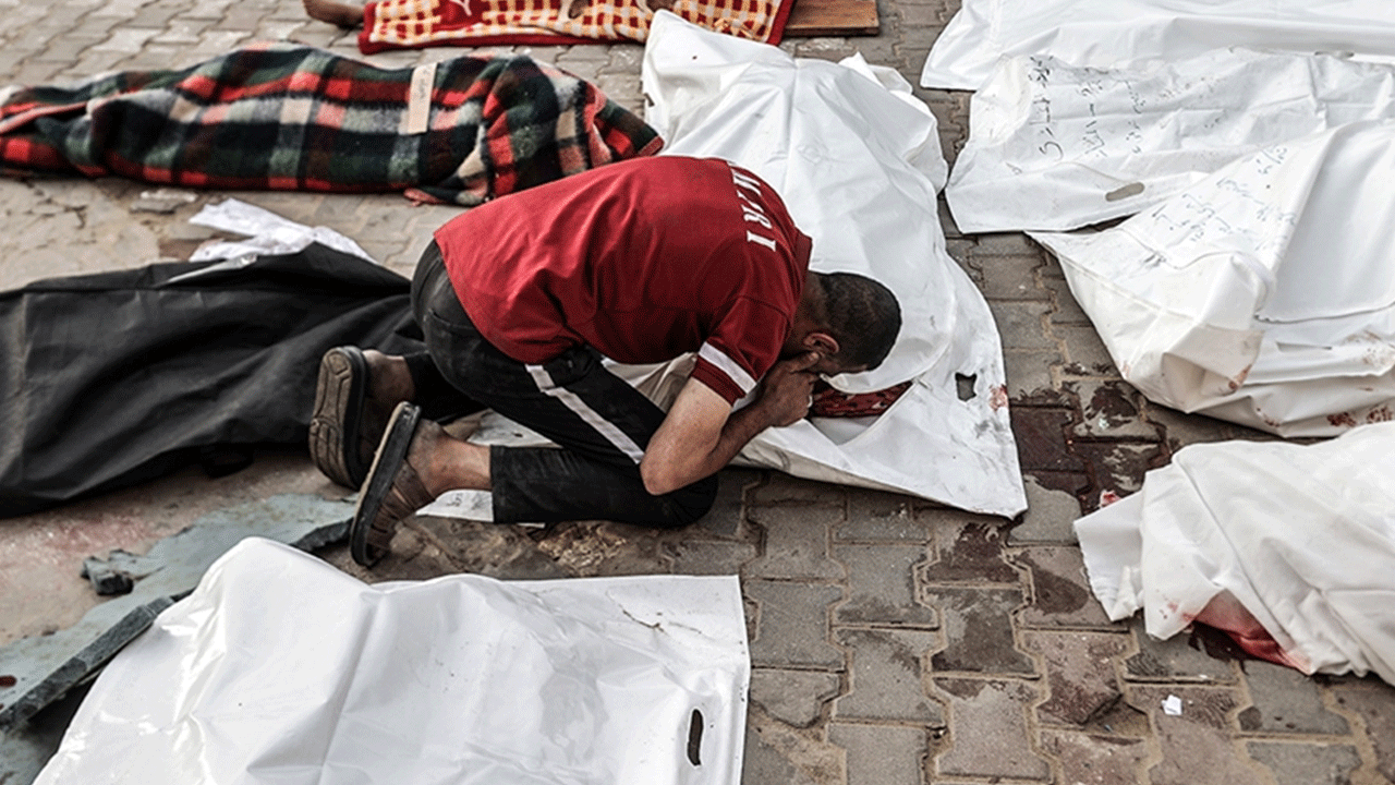 İsrail Filistinleri öldürüp cesetlerini sokağa atıyor