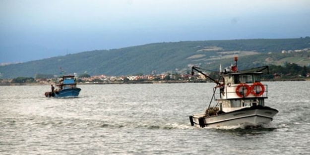 İsrail, Filistinli balıkçılara ateş açıp, gözaltına aldı