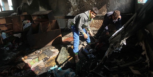 İsrail Filistinli çocuklara bakın neler yaptırıyor