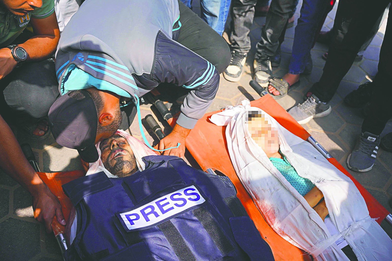 İsrail, Filistinli gazeteci ve oğlunu katletti