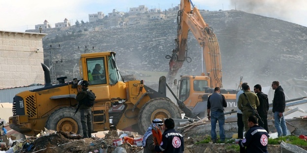 İsrail, Filistinlilerin evlerini yıktı