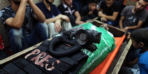 İsrail Gazze'de 16 gazeteciyi öldürdü