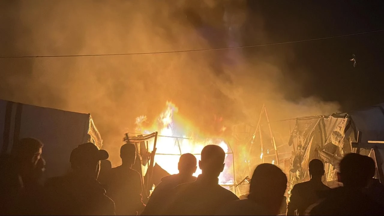 İsrail Gazze'de çadır kenti bombaladı