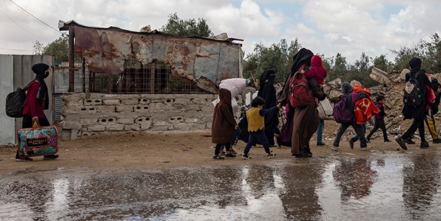 İsrail Gazze'deki bombalardan kaçan Filistinlilere Refah'ı da dar etti!