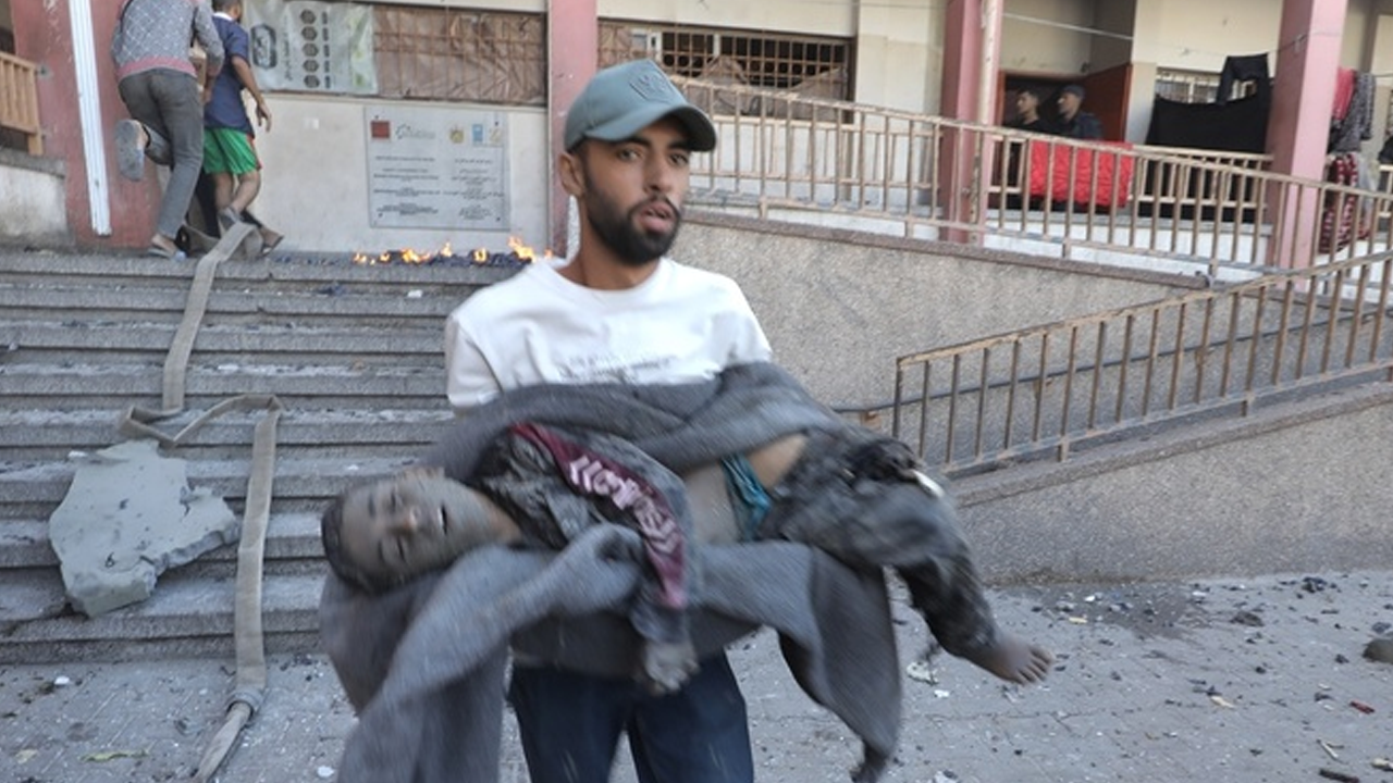 İsrail Gazze'nin Nasirat Kampı'nda bir okula saldırı düzenledi