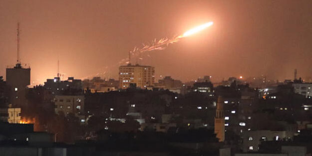 İsrail Gazze'ye hava saldırılarına yeniden başladı