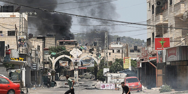 İsrail güçleri, Batı Şeria'da pek çok noktaya baskın düzenledi