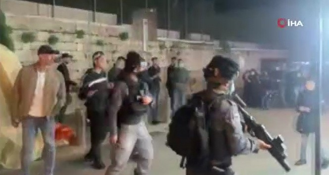 İsrail güçlerinden Mescid-i Aksa'da ibadet edenlere 4 gece üst üste saldırı